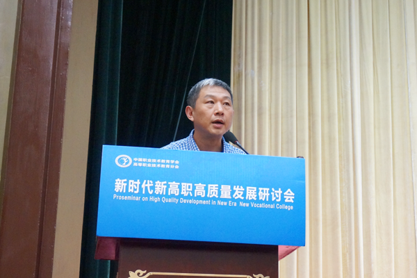 1535013499743070656.png 高职分会副会长、郑州财税金融职业学院院长刘盘根.png